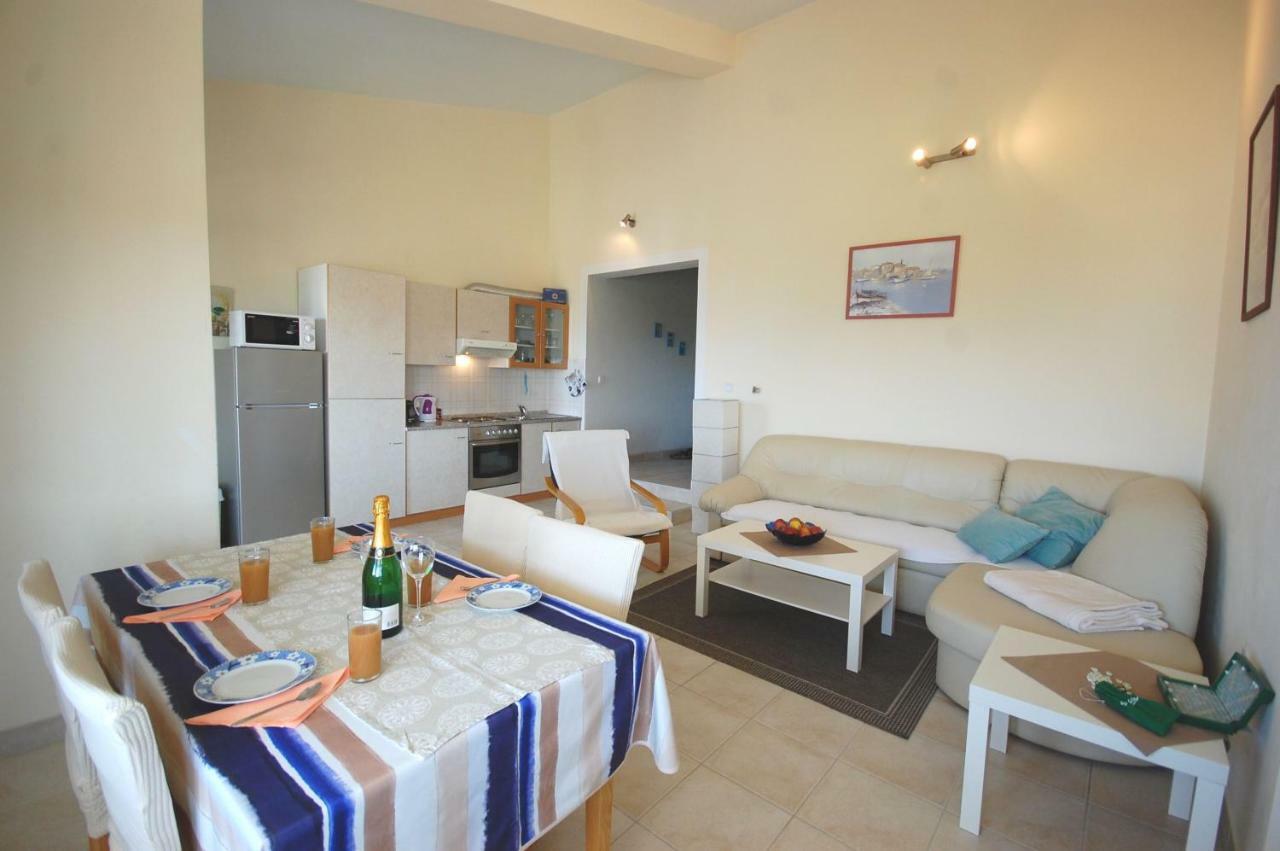 Apartments Nency By El-Pi Tours مالينسكا المظهر الخارجي الصورة